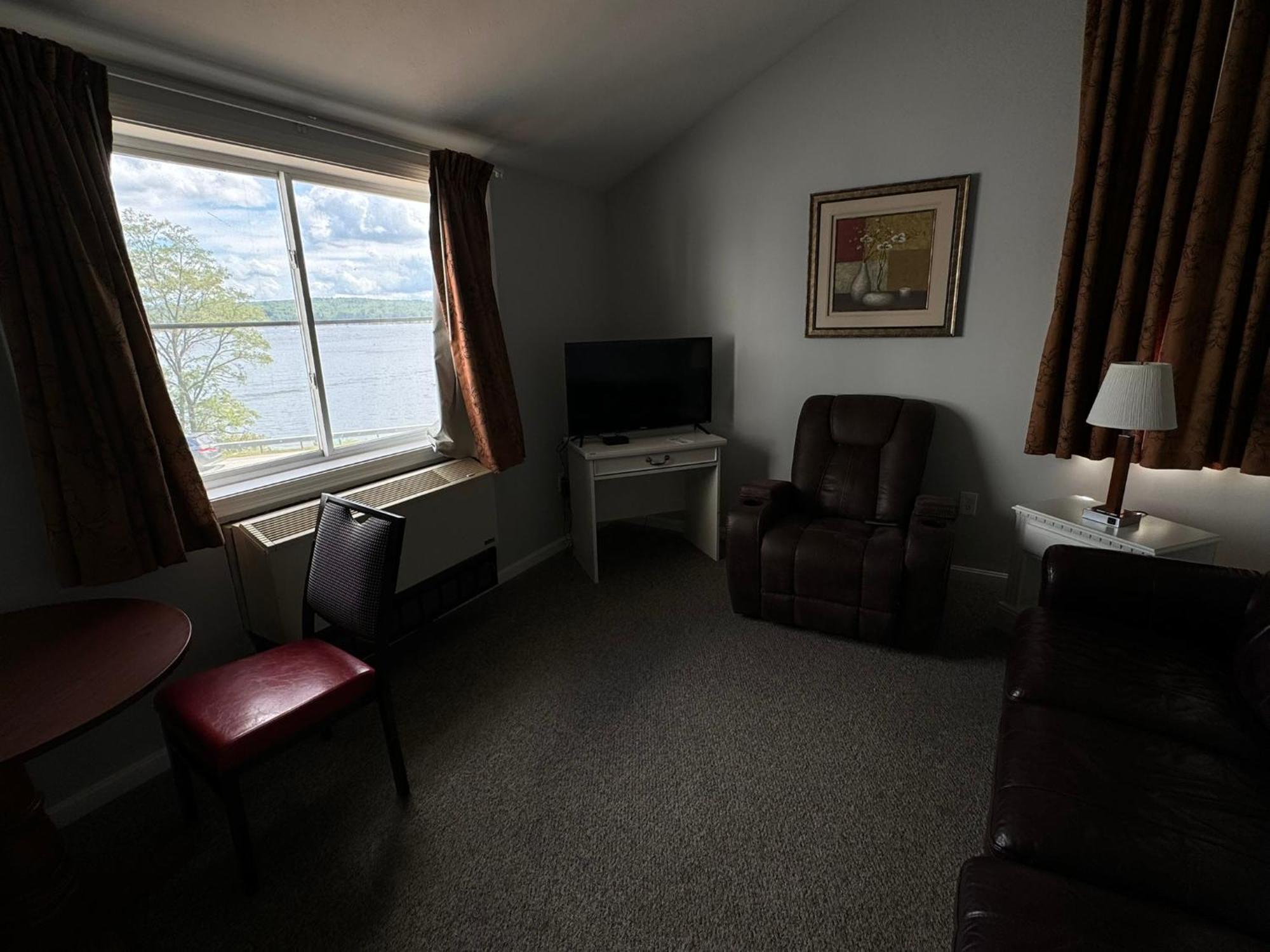 Winnisquam Lake Inn Tilton Buitenkant foto
